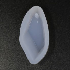 Szilikon öntőforma átlátszó gyémánt 2,2cm x 5cm x 1,1 cm   Szilikon öntőforma átlátszó gyémánt 2,2cm x 5cm x 1,1 cm