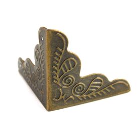 Fém sarokvédő 2,6cm x 2,6cm Fém sarokvédő 2,6cm x 2,6cm