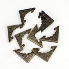 Fém sarokvédő szögekkel 4cm x 4cm x 0,4cm