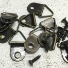 Kép akasztó bronz színű + csavarok 10mm x 23mm 2db/cs.