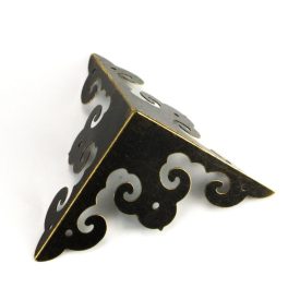 Fém sarokvédő 5cm x 5cm Fém sarokvédő 5cm x 5cm