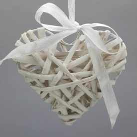 Fehér vessző szív fém vázon 10cm Fehér vessző szív fém vázon 10cm