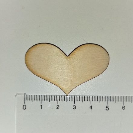 Fa romantik szív 5cm x 3cm | 10 darabos csomag