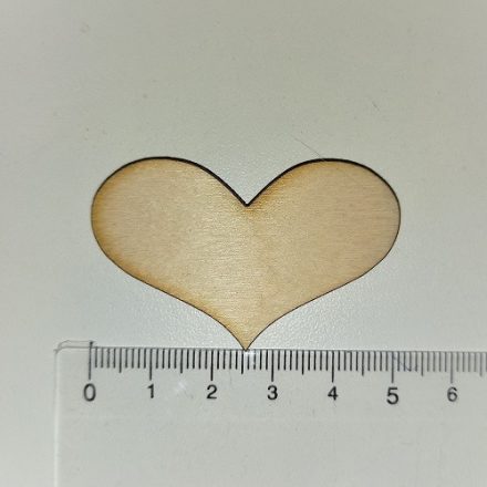 Fa romantik szív 5cm x 3cm