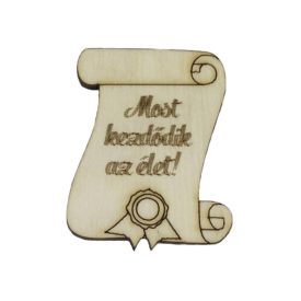   Natúr fa gravírozott tábla "Most kezdődik az élet!" 4cm x 5,5cm