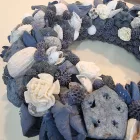 Sötétkék - fehér terméskoszorú