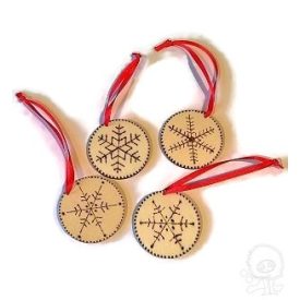 Pirográfozott fa karácsonyfadísz- ÖTLET